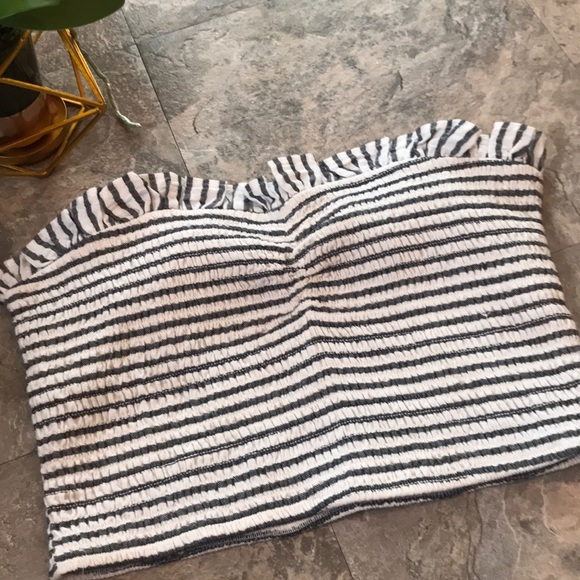 New adorable ruffle trim striped crop top - Picture 4 of 5